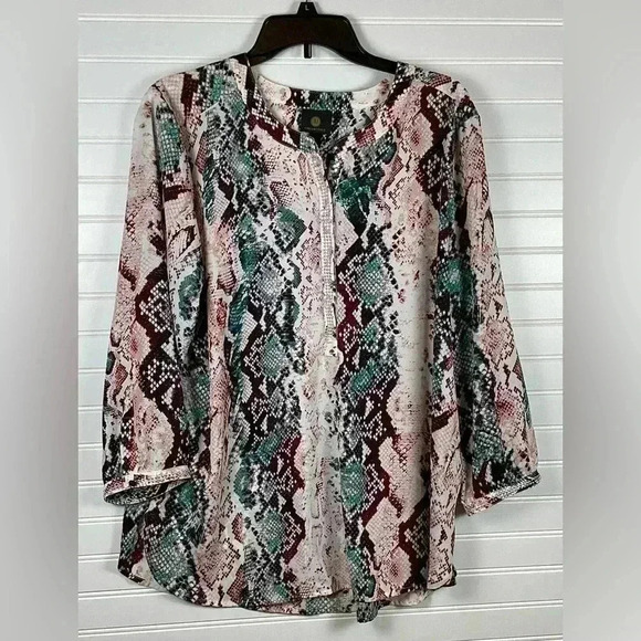 JM CollectionNWOT Women's White Green Brown Printed Top Snakeskin Look Size XL - Picture 1 of 6